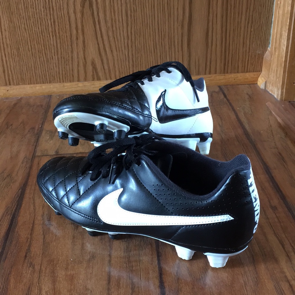 Boys Nike Tempo Cleats